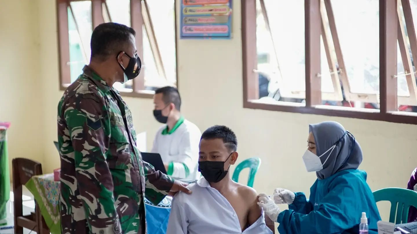 Vaksinasi Siswa Siswi SMKN 1 Gunung Agung