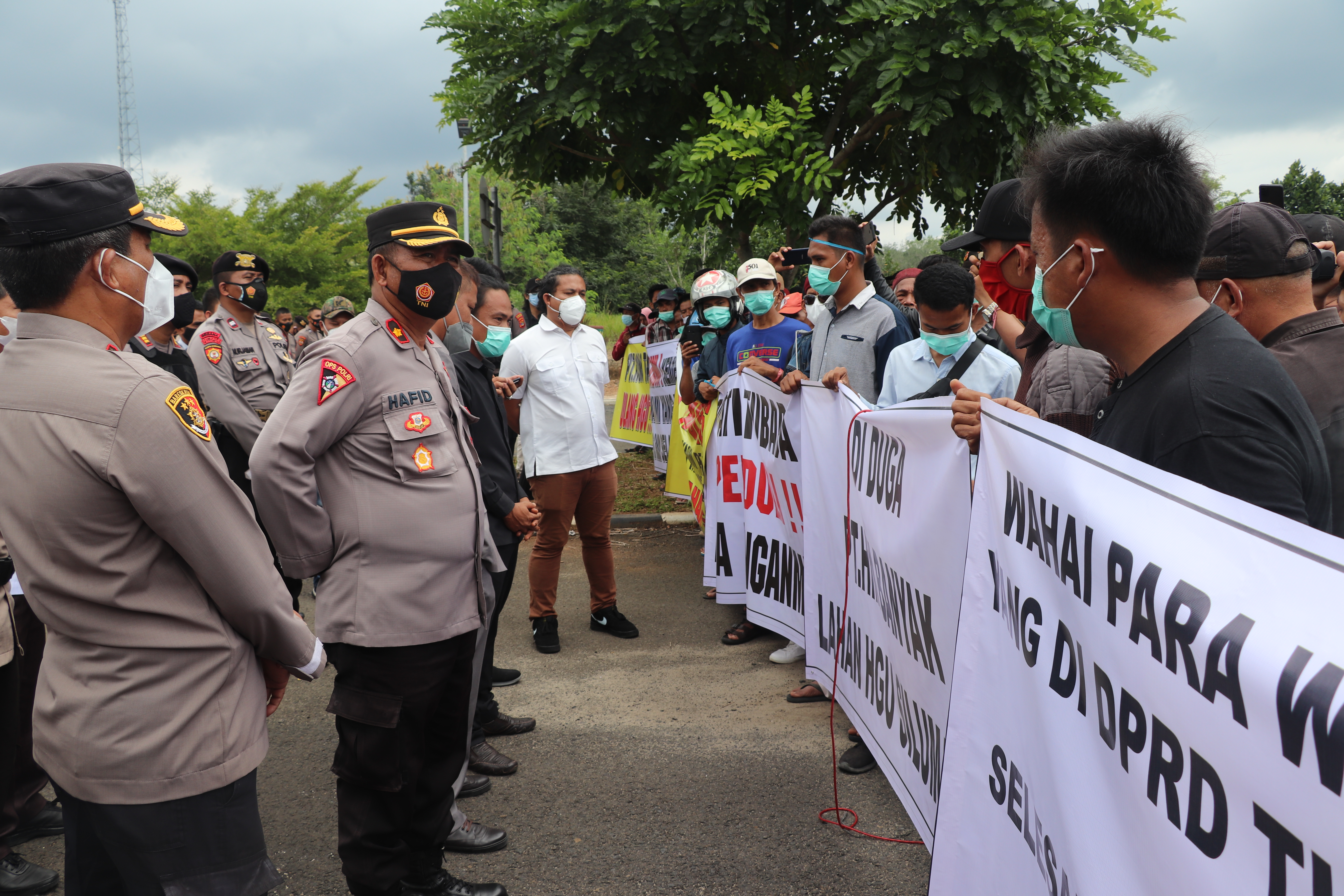 Demo Masyarakat Tiyuh Bandar Dewa terkait Lahan dengan PT. Huma Indah Mekar di Tiyuh Penumangan Kabupaten Tulang Bawang Barat