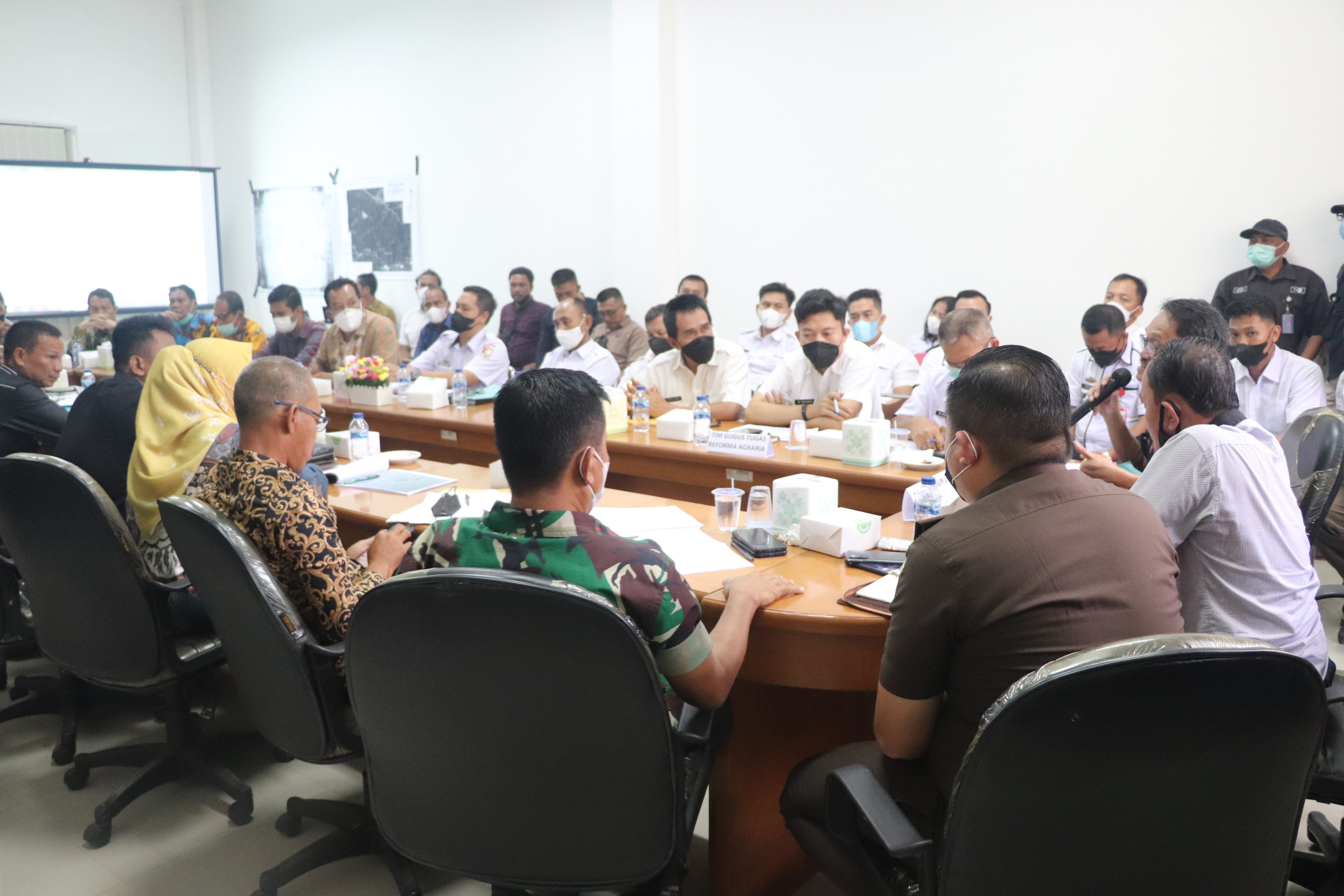 Rapat Dengar Pendapat Komisi I dengan Gugus Tugas Reforma Agraria terkait Lahan Masyarakat Tiyuh Bandar Dewa dengan PT. Huma Indah Mekar di Tiyuh Penumangan Kabupaten Tulang Bawang Barat