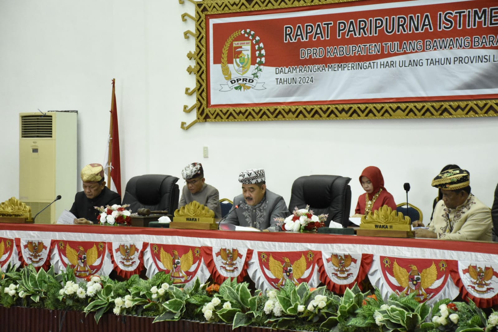 DPRD KABUPATEN TULANG BAWANG BARAT GELAR RAPAT PARIPURNA DALAM RANGKA MEMPRINGATI HUT PROVINSI YANG KE-60.SENIN.18/03/2024