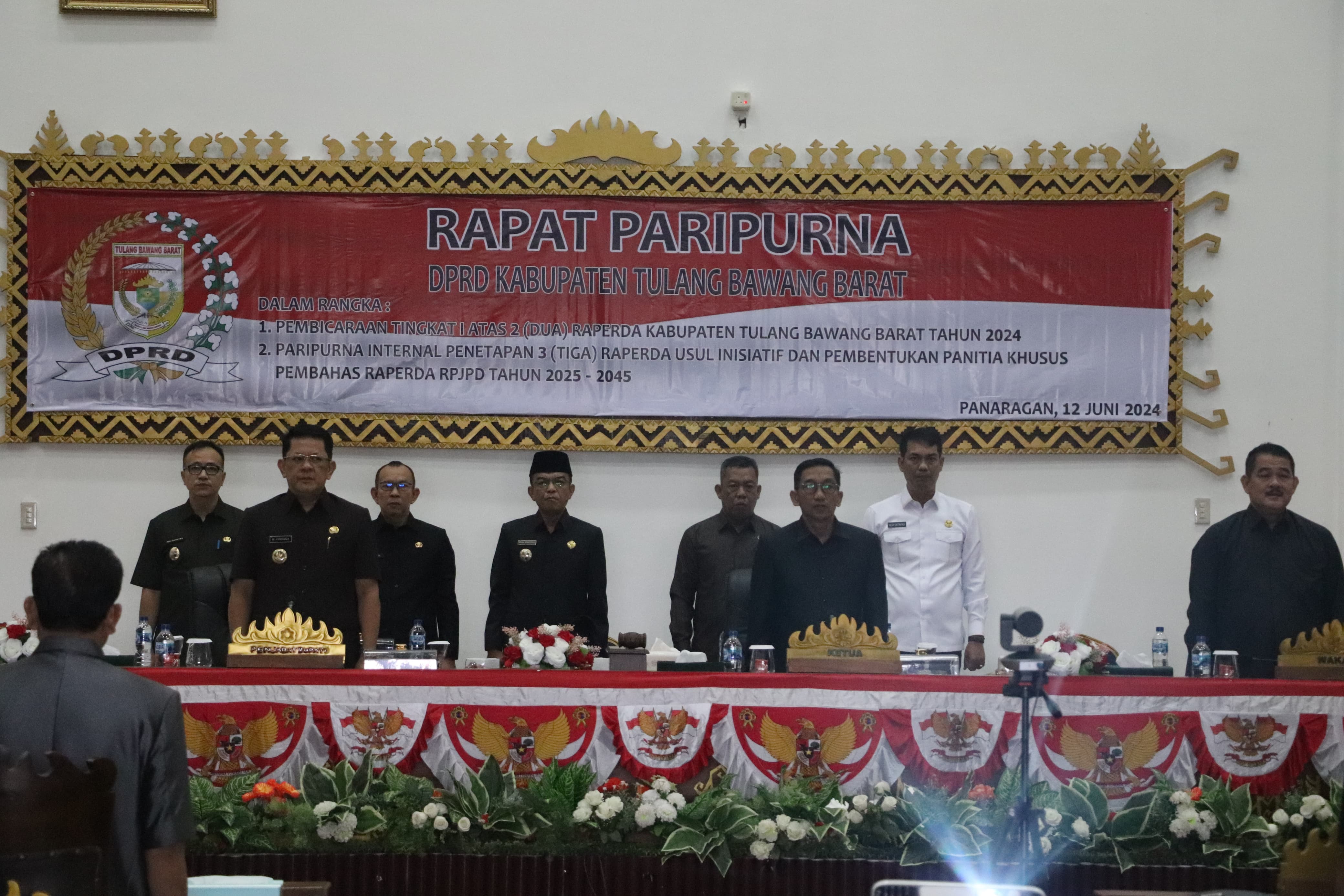 Risalah Rapat Paripurna DPRD Kab.Tulang Bawang Barat Tentang  Dua Agenda  Pembicaraan dan Pembahasan. Rabu ,12 juni 2024