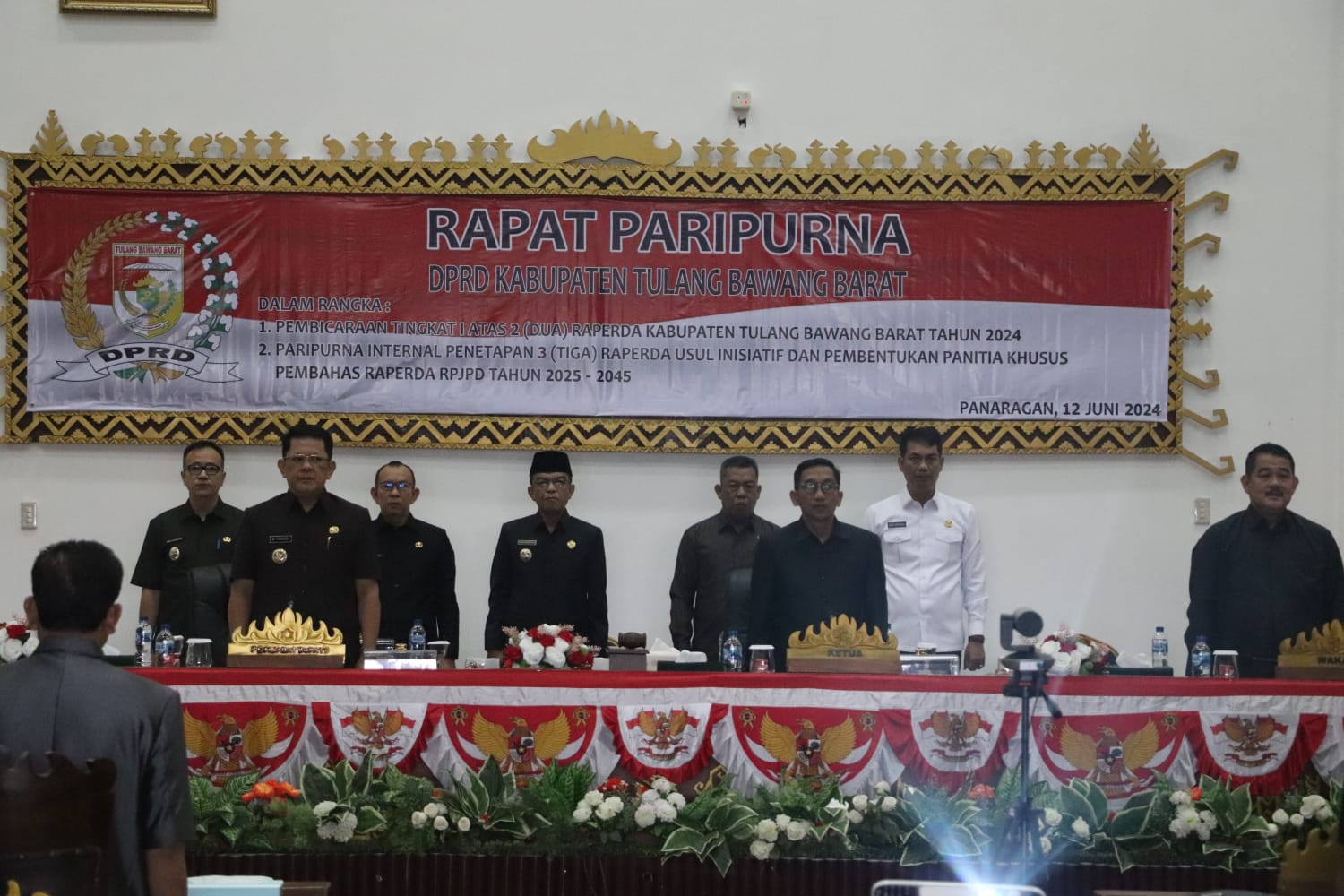 Risalah Rapat Paripurna DPRD Kab.Tulang Bawang Barat Tentang Penetapan Usul Raperda inisiatif  DPRD Kab. Tulang Bawang Barat. Selasa(12 JULI 2024)